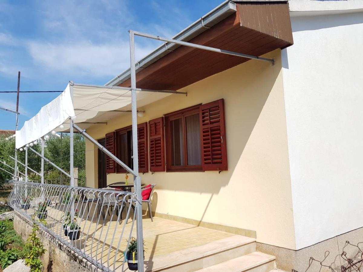 Apartments With A Parking Space Kastel Stafilic, Kastela - 16086 Экстерьер фото